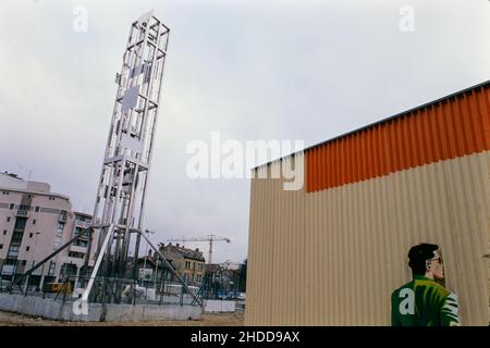 Archiv 80ies: Eine Skulptur von Nicolas Schöffer siedelte 1988 in Lyon, Rhone, Rhone-Alpen-Region, Frankreich, an Stockfoto