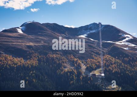 Blick auf Jakobshorn, Davos Schweiz von der Schatzalp an einem sonnigen, schönen Herbsttag, Naturtanken Stockfoto