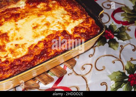 Shepherd's Pie auf dem Tisch, sehr berühmter brasilianischer Kuchen. Stockfoto