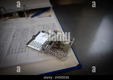 Der Simicon-Test mit biologischen Indikatoren wird in einem Krankenhaus durchgeführt Stockfoto