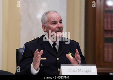 Washington, Usa. 05th Januar 2022. Thomas Manger, Polizeichef des Capitols, bezeugte vor einem Reglement- und Verwaltungsausschuss des Senats während einer Anhörung über die Aufsicht der US-Polizei des Capitols nach dem Angriff auf das Capitol am Russell Senate/Capitol Hill in Washington DC, USA, vom 6th. Januar. Kredit: SOPA Images Limited/Alamy Live Nachrichten Stockfoto