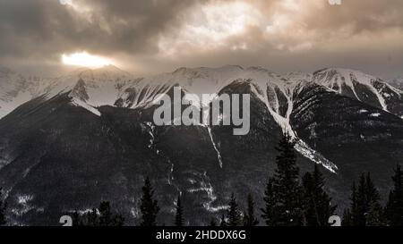 Banff, Kanada - 21 2021. Dez.: Panoramablick vom Sulphur Mountain Trail in Banff Alberta Stockfoto