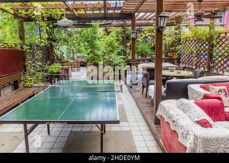 XI'AN, CHINA - 5. AUGUST 2018: Terrasse des Hantang Inn Hostels in Xi'an, China Stockfoto