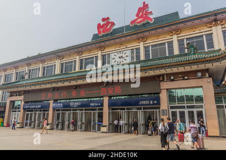 XI'AN, CHINA - 5. AUGUST 2018: XI'an Bahnhof Gebäude in Xi'an, China Stockfoto