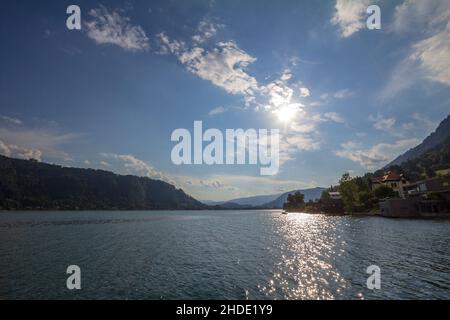 Bild des ossiacher Sees in Sattendorf, Österreich. Der Ossiacher See ist ein See im österreichischen Bundesland Kärnten. Es ist das drittgrößte l des Staates Stockfoto