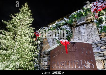 Willkommen in Cashiers, North Carolina, USA, auf dem Village Green zu Weihnachten Stockfoto