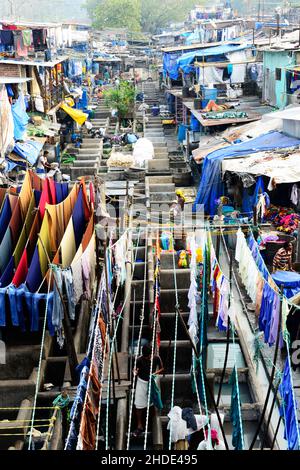 Die Open-Air-Wäscherei Saat Raasta Dhobi Ghat in der Nähe der Mahalaxmi Station in Mumbai. Stockfoto