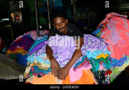 Die Open-Air-Wäscherei Saat Raasta Dhobi Ghat in der Nähe der Mahalaxmi Station in Mumbai. Stockfoto