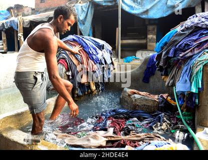 Die Open-Air-Wäscherei Saat Raasta Dhobi Ghat in der Nähe der Mahalaxmi Station in Mumbai. Stockfoto