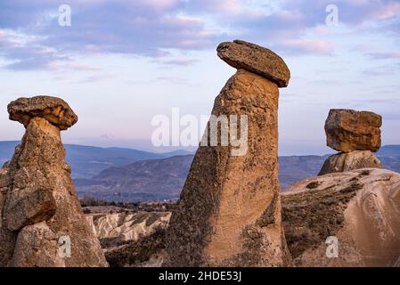 Schöne Aussicht auf die einzigartigen drei Schönheiten Felsformationen in der Türkei Stockfoto