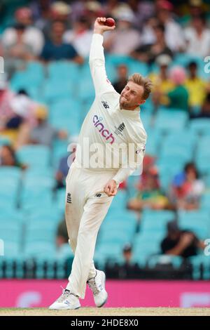 Sydney, Australien. 06th Januar 2022. Joe Root (Captain) von England bowelt während des The Ashes 4th Test Matches zwischen Australien und England auf dem Sydney Cricket Ground, Sydney, Australien am 6. Januar 2022. Foto von Peter Dovgan. Nur zur redaktionellen Verwendung, Lizenz für kommerzielle Nutzung erforderlich. Keine Verwendung bei Wetten, Spielen oder Veröffentlichungen einzelner Clubs/Vereine/Spieler. Kredit: UK Sports Pics Ltd/Alamy Live Nachrichten Stockfoto