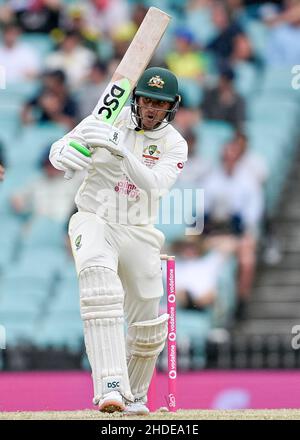 Sydney, Australien. 06th Januar 2022. Usman Khawaja von Australien Fledermäuse während des zweiten Tages des vierten Test-Spiel in der Ashes-Serie zwischen Australien und England auf Sydney Cricket Ground am 06. Januar 2022 in Sydney, Australien. (Nur für redaktionelle Verwendung) Credit: Izhar Ahmed Khan/Alamy Live News/Alamy Live News Stockfoto