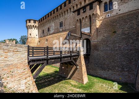 Blick auf das Schloss Gradara, eines der am besten erhaltenen in Italien. Es ist der Ort der Episode von Paolo und Francesco beschrieben von Dante Alighieri in t Stockfoto