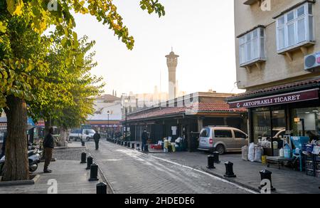 Gaziantep, Türkei. Blick auf die Tahtani Moschee und die Straßen von Gaziantep Stockfoto