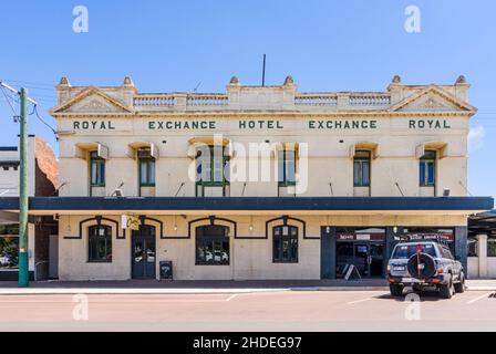 Die Fassade des Royal Exchange Hotels im italienischen Stil der Föderation in der ländlichen Stadt Katanning, Western Australia, Australien Stockfoto