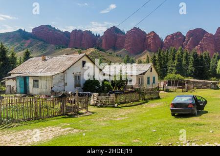 Seven Bulls oder Broker Heart Rock Formation im Jeti Oguz Valley, Kirgisistan Stockfoto