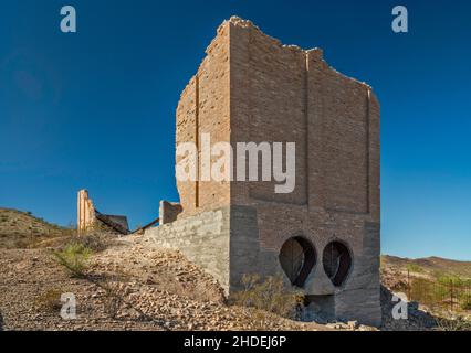 Staubkammer, Ruinen in der Stadt Swansea Copper Mining, Buckskin Mountains, Sonoran Desert, Arizona, USA Stockfoto