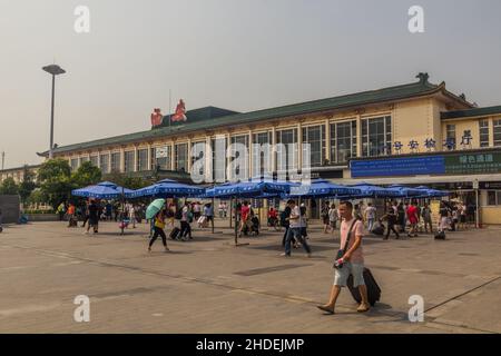 XI'AN, CHINA - 5. AUGUST 2018: XI'an Bahnhof Gebäude in Xi'an, China Stockfoto