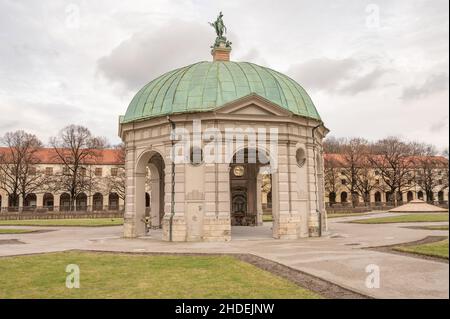 München Januar 2022: Der Diana-Tempel im Hofgarten Stockfoto