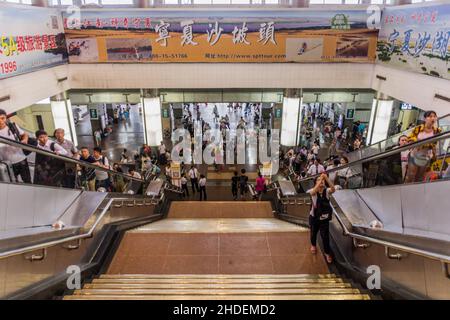 XI'AN, CHINA - 6. AUGUST 2018: Innenraum des Bahnhofs Xi'an, China Stockfoto