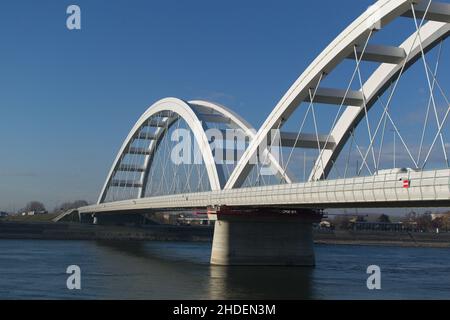 Zezelj-Brücke an der Donau in Novi Sad, Vojvodina, Serbien Stockfoto