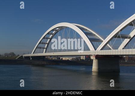 Zezelj-Brücke an der Donau in Novi Sad, Vojvodina, Serbien Stockfoto