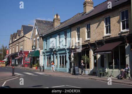 Geschäfte und Cafés in der Walton Street in der Stadt, in der Stadt, in der Stadt, Oxford, Oxfordshire, Großbritannien Stockfoto