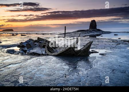 Das berühmte Wrack des Admiral von Tromp in der Saltwick Bay bei whitby Stockfoto