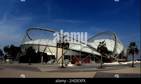 Allgemeine Ansicht außerhalb des Khalifa-Stadions in Doha, Katar. Aufgenommen in den Aufbau bis zur FIFA Fußball-Weltmeisterschaft 2022. Foto von MB Media 14/12/2021 Stockfoto
