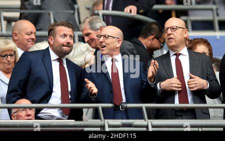 Aktenfoto vom 21-05-2016 von Richard Arnold, Commercial Director der Manchester United Group, sowie den gemeinsamen Vorsitzenden Joel Glazer und Avram Glazer. Richard Arnold, ehemals Group Managing Director, wird ab Februar 1 Chief Executive Officer von Manchester United. Ausgabedatum: Donnerstag, 6. Januar 2022. Stockfoto