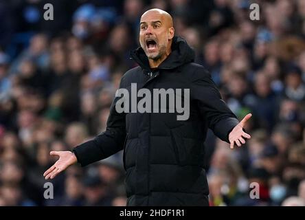 Datei-Foto vom 21-11-2021 von Manchester City Manager Pep Guardiola, der Manchester City FA Cup dritten Runde in Swindon am Freitag nach Tests positiv auf Coronavirus verpassen wird. Ausgabedatum: Donnerstag, 6. Januar 2022. Stockfoto