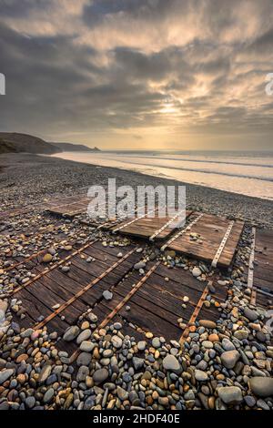 Die Promenade über den Kiesstrand von Newgale Samds im Winter, Pembrokeshire Coast National Park, South Wales Stockfoto