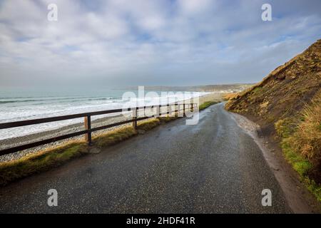 Die Straße nach Newgale Sands im Winter im Pembrokeshire Coast National Park, South Wales Stockfoto