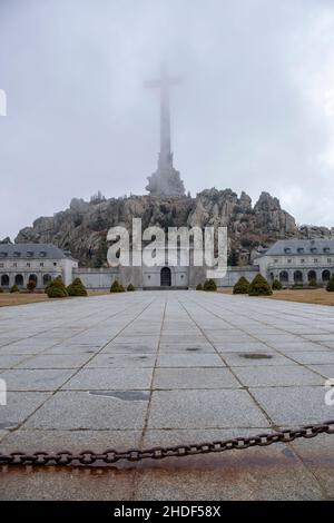 Foto des größten Kreuzes der Welt, in der Nähe des escorial in der Gemeinde Madrid Stockfoto