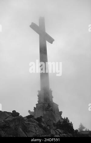 Foto des größten Kreuzes der Welt, in der Nähe des escorial in der Gemeinde Madrid Stockfoto