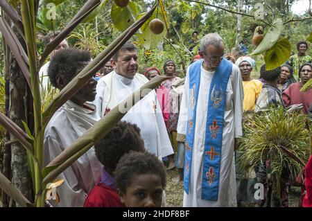 Papua-Neuguinea; Goroka; die katholische Missionsstation von Namta (Mefenga), die von den Missionaren der Heiligen Familie geleitet wird. Katholische Missionsstation Stockfoto