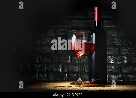 Rotwein, Rotweinglas, Rotweinflasche, Rotweine, Rotweinflaschen Stockfoto