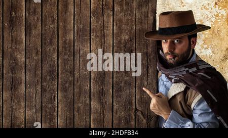 Hinweis, Hinweis, Holzschild, Cowboy, Hinweise, Notizen, hölzerne Schilde Stockfoto