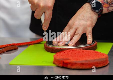 Bäckerei, Schneiden, Kuchenbasis, Bäckereien, Konditorei, Kuchenbasen Stockfoto