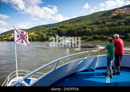 Fahrt mit dem Ausflugsboot Vater Rhein im Oberen Mittelrheintal, UNESCO Weltkulturerbe, zwischen Bingen und St. Goarshausen, Rheinland-P Stockfoto