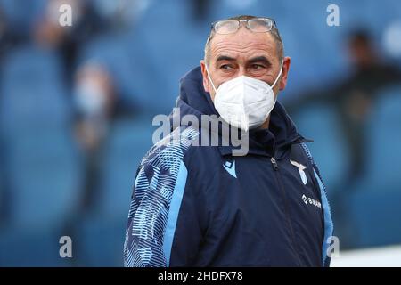 Rom, Italien. 06th Januar 2022. Cheftrainer von Lazio Maurizio Sarri reagiert vor dem italienischen Meisterschaft Serie A Fußballspiel zwischen SS Lazio und FC Empoli am 6. Januar 2022 im Stadio Olimpico in Rom, Italien - Foto Federico Proietti/DPPI Credit: DPPI Media/Alamy Live News Stockfoto