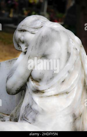 Trauerstatue auf dem monumentalen Friedhof von Staglieno (Cimitero monumentale di Staglieno), Genua, Italien Stockfoto