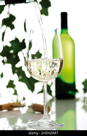 Gießen, Weißwein, Weißweine Stockfoto