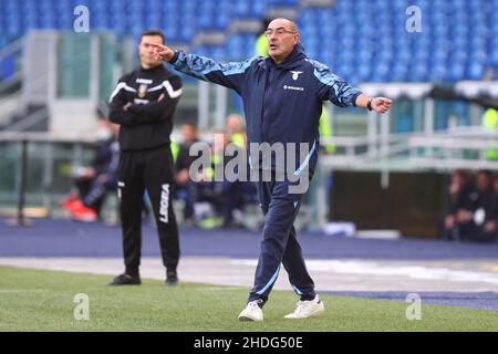 Rom, Italien. 06th Januar 2022. Maurizio Sarri, Cheftrainer von Lazio, zeigt während des Fußballspiels der italienischen Meisterschaft Serie A zwischen SS Lazio und dem FC Empoli am 6. Januar 2022 im Stadio Olimpico in Rom, Italien - Foto Federico Proietti/DPPI Credit: DPPI Media/Alamy Live News Stockfoto