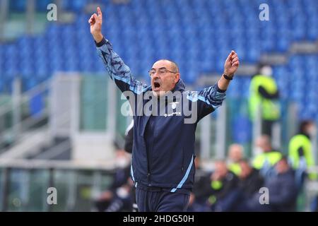 Rom, Italien. 06th Januar 2022. Maurizio Sarri, Cheftrainer von Lazio, zeigt während des Fußballspiels der italienischen Meisterschaft Serie A zwischen SS Lazio und dem FC Empoli am 6. Januar 2022 im Stadio Olimpico in Rom, Italien - Foto Federico Proietti/DPPI Credit: DPPI Media/Alamy Live News Stockfoto