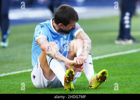 Rom, Italien , 06. Januar , 2022 im Bild links nach rechts, Francesco Acerbi von der SS Lazio Während des Fußballs Serie A Spiel Lazio gegen Empoli Kredit: Massimo Insabato/Alamy Live News Stockfoto