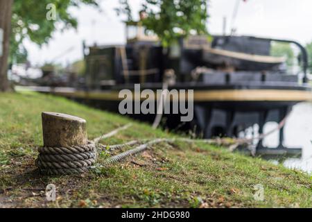 Poller, Moored, SchiffsPoller, Poller, Mooreds Stockfoto