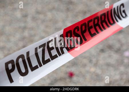 Barriere, Warnband, Polizeikordon, Barrieren, Warnung, Warnbänder, Polizeikabel Stockfoto