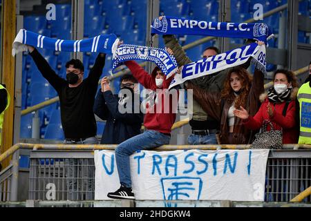 Rom, Italien. 06th Januar 2022. Empoli-Fans jubeln während des Fußballspiels der Serie A zwischen SS Lazio und dem FC Empoli im Olimpico-Stadion in Rom (Italien) am 6th. Januar 2022 an. Foto Antonietta Baldassarre/Insidefoto Kredit: Insidefoto srl/Alamy Live News Stockfoto