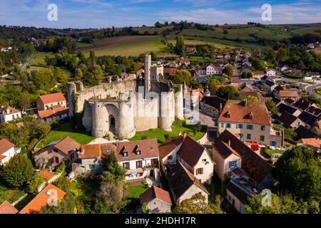 Frankreich, Allier, Bourbonnais, Billy, altes Schloss aus dem 12th. Jahrhundert, hoher Ort der Geschichte Bourbons (Luftaufnahme) // Frankreich, Allier (03), Bourbonnai Stockfoto